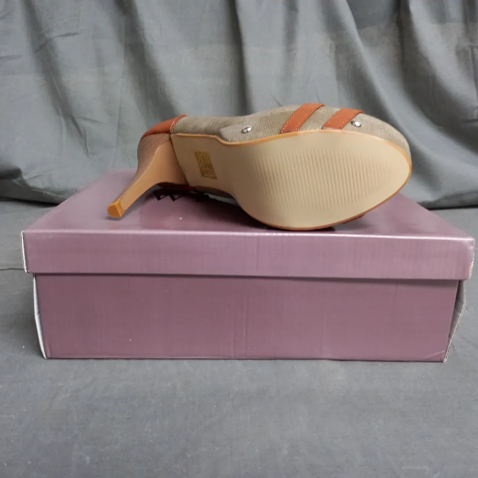 BOX OF APPROXIMATELY 10 PAIRS OF WOMENS HIGH HEEL SHOE IN VARIOUS SIZES
