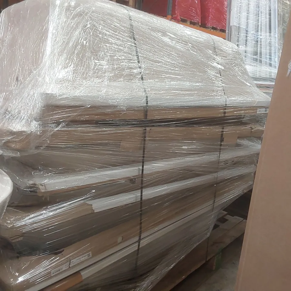 PALLET CONTAINING APPROXIMATELY 8x MIXED STEEL & ACRYLIC BATH TUBS