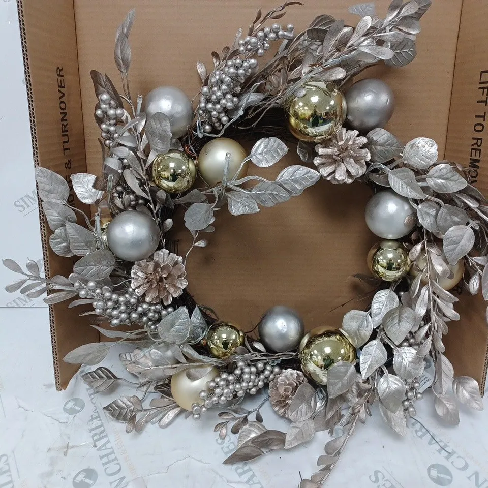 CHAMPAGNE AND GOLD PRE-LIT FESTIVE WREATH RRP £32.99