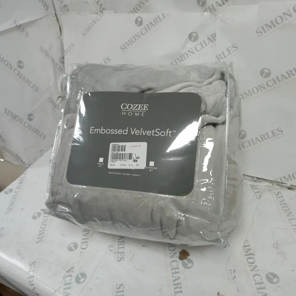 COZEE HOME EMBOSSED VELVETSOFT LIGHT GREY KING SIZE THROW