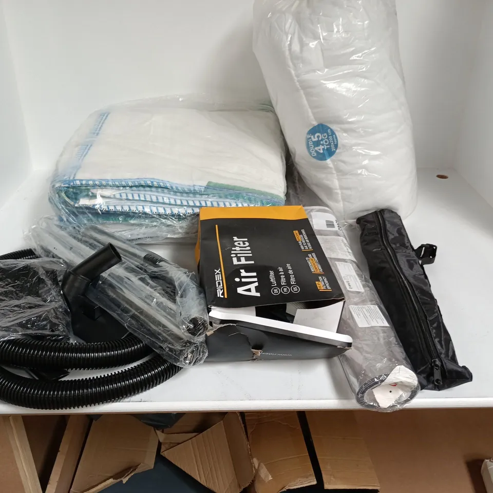LOT OF APPROXIMATELY 15 ASSORTED HOUSEHOLD ITEMS TO INCLUDE 4.5 TOG DUVET, TRAXXIS FEEDER 10' AND AIR FILTER