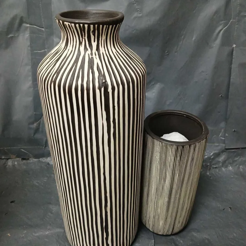 SET OF 2 STRIPED VASES