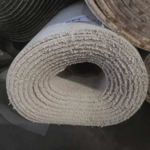 ROLL OF QUALITY PEACHLEY PAMPAS CARPET // APPROX SIZE: 4 X 6.3m