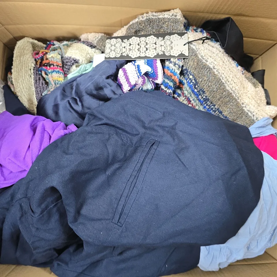 APPROXIMATELY 20 ASSORTED CLOTHING ITEMS TO INCLUDE PONCHO, TOPS, BOTTOMS, ETC