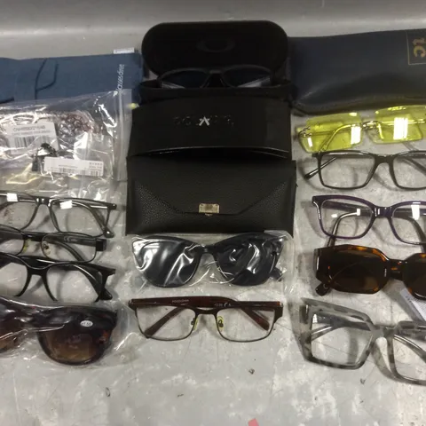 LOT OF APPROXIMATELY 30 ASSORTED PAIRS OF GLASSES AND CASES