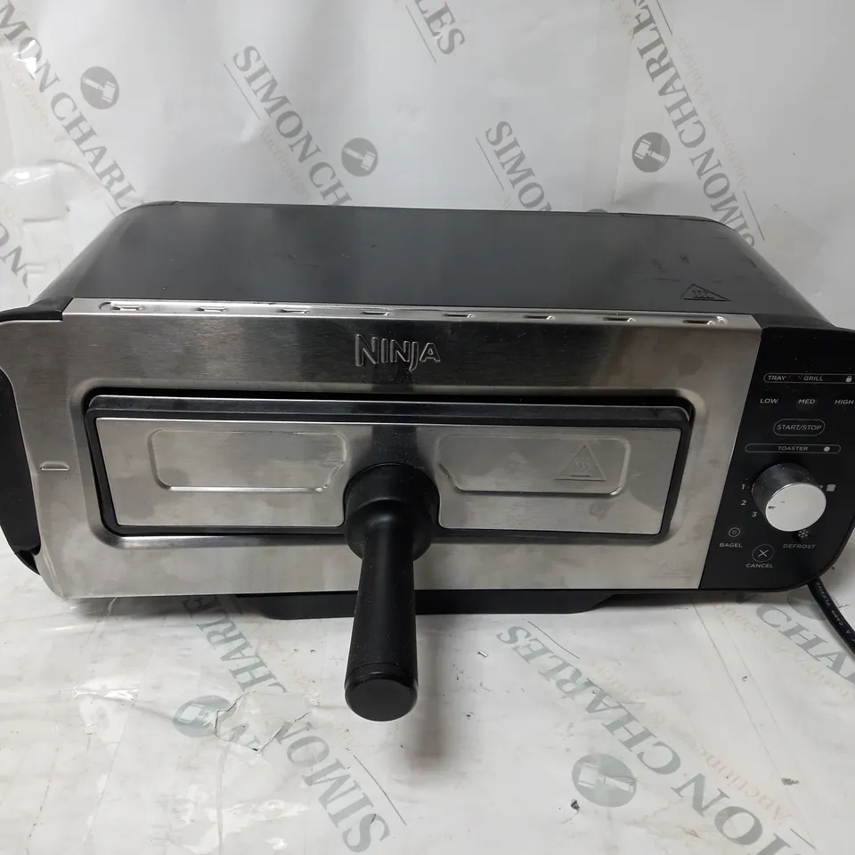 BOXED OUTLET NINJA 2 IN 1 TOASTER& GRILL ST100UK