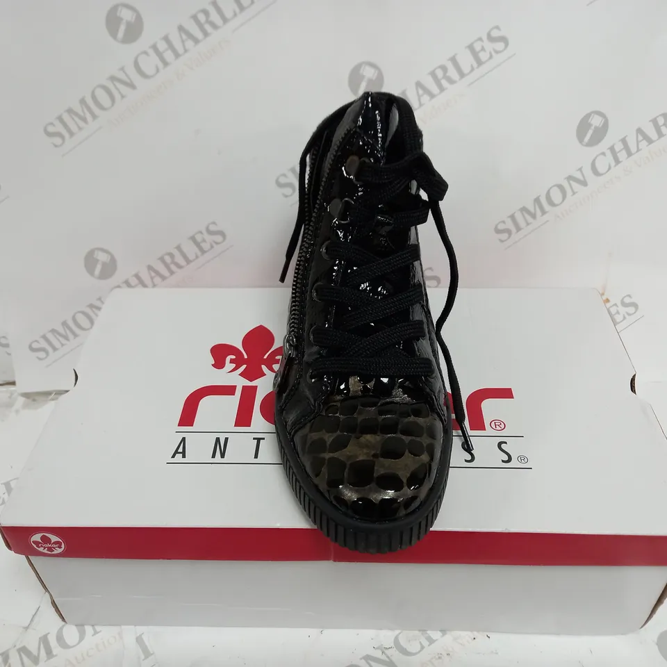 BOXED RIEKER TRAINER BOOT SIDE ZIP SIZE 4