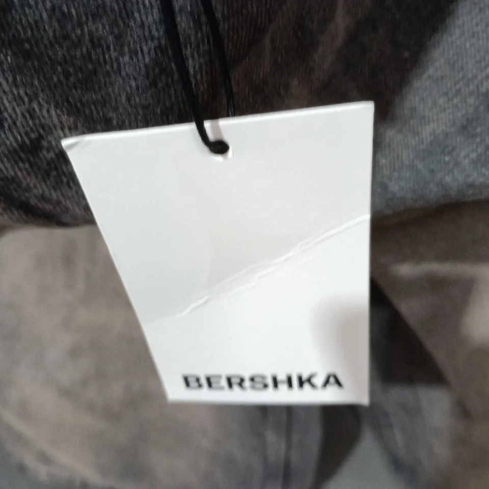 BERSHKA DENIM SHORTS, GREY WASH, UK 36 (EU 46) – MEN'S