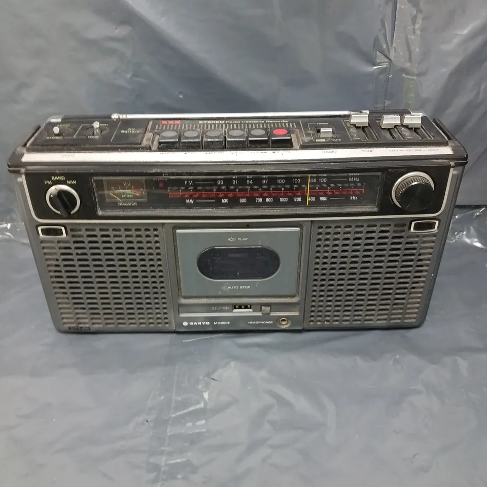 SANYO M 9950F RETRO RADIO CASSETTE RECORDER 