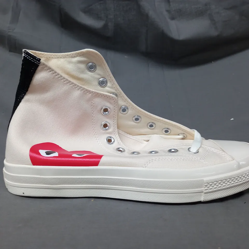 BOXED PAIR OF CONVERSE SHOES IN CREAM UK SIZE 9
