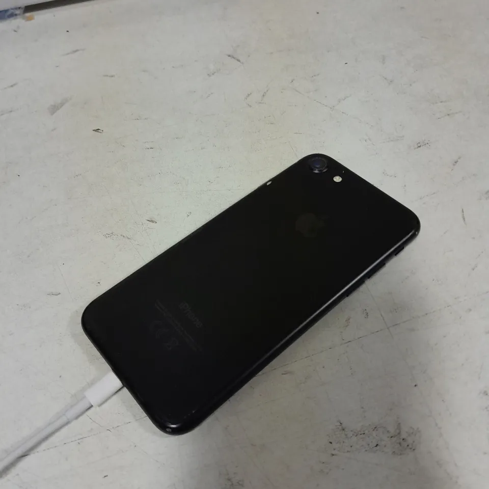 APPLE IPHONE 7 BLACK MOBILE PHONE