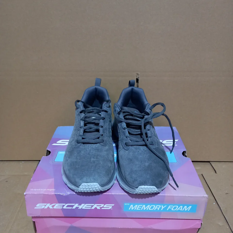 BOXED PAIR OF SKECHERS FASHION FIT LACE UP TRAINER CHARCOAL - SIZE 4.5