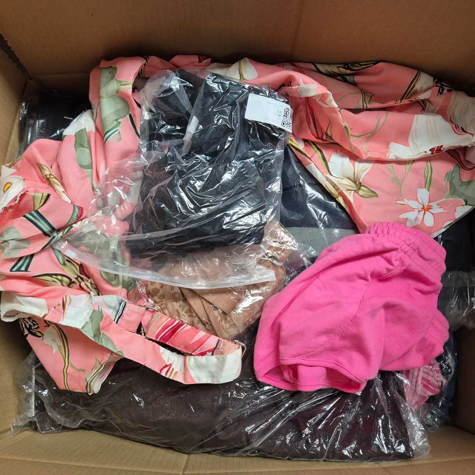 LARGE BOX OF APPROXIMATELY 20 ASSORTED CLOTHING ITEMS IN VARIOUS SIZES, STYLES AND COLOURS