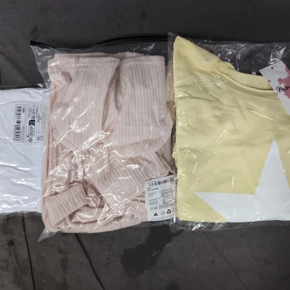 APPROXIMATELY 20 ASSORTED CLOTHING AND FASHION PRODUCTS IN VARIOUS STYLES AND SIZES - COLLECTION ONLY