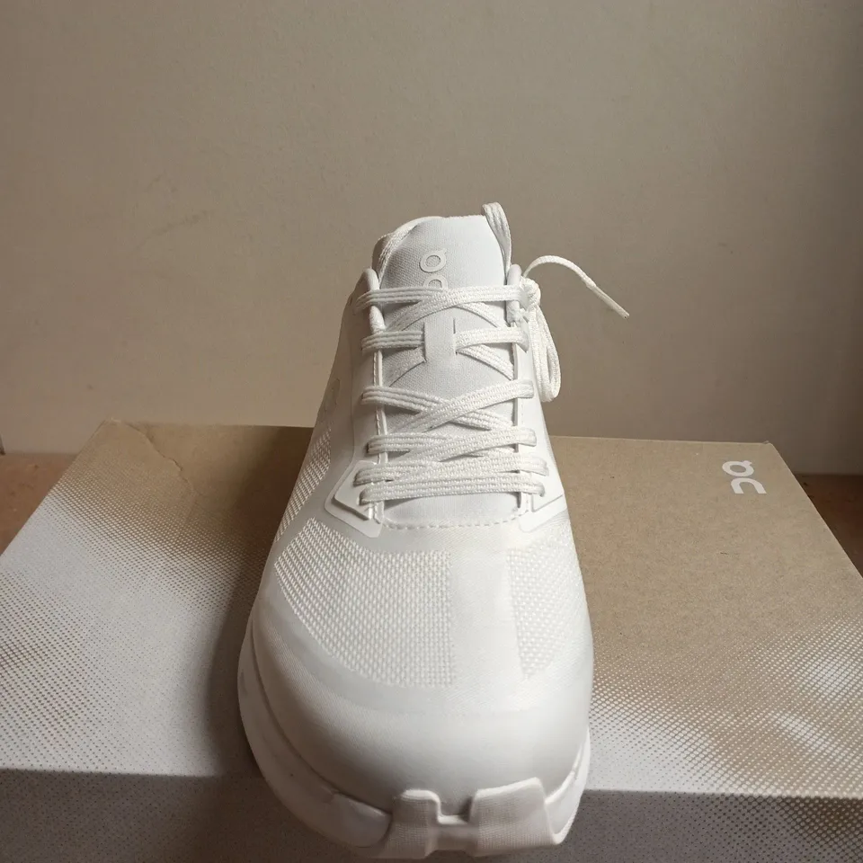 BOXED PAIR OF ON RUNNING CLOUDZONE WHITE TRAINERS – UK 10.5 (US 11)