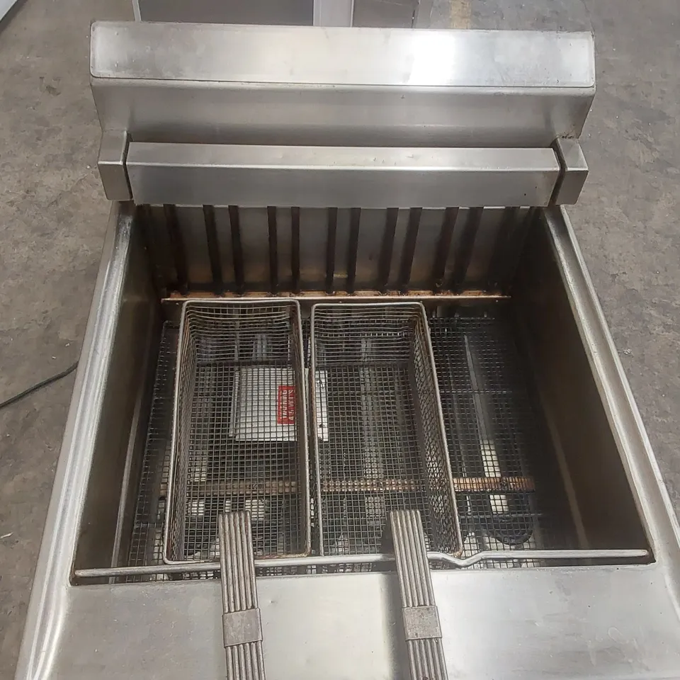 BARTLETT YEOMAN SINGLE TANK TWIN BASKET FRYER ELECTRIC