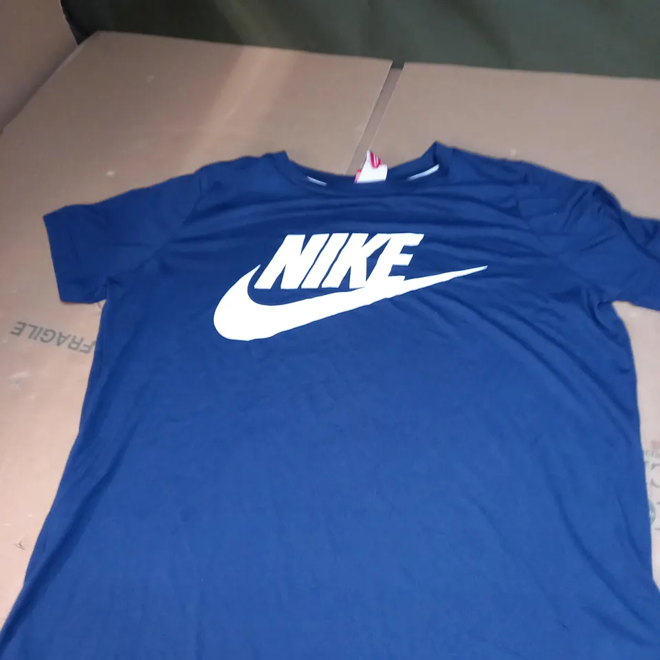 NAVY BLUE NIKE LOGO T-SHIRT SIZE M