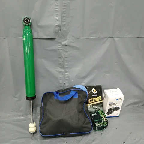 APPROXIMATELY 12 ASSORTED VEHICLE PARTS & ACCESSORIES TO INCLUDE SUCTION WINDSCREEN MOUNT, PREMIUM OIL FILTER, CAR CLEANING KIT, ETC - COLLECTION ONLY