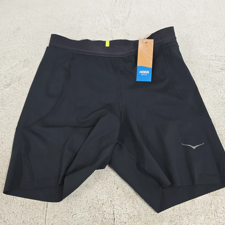 HOKA W NOVAFLY 6" KNIT SHORTS IN BLACK - UK LARGE