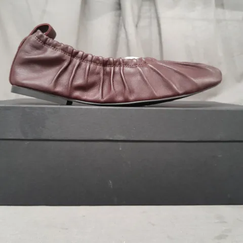 BOXED PAIR OF HUSH RUBY RUCHED LEATHER BALLET FLATS IN OXBLOOD EU SIZE 37