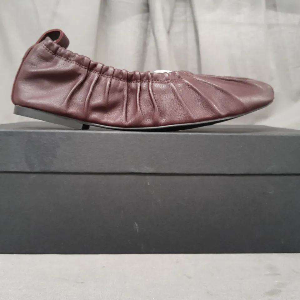 BOXED PAIR OF HUSH RUBY RUCHED LEATHER BALLET FLATS IN OXBLOOD EU SIZE 37