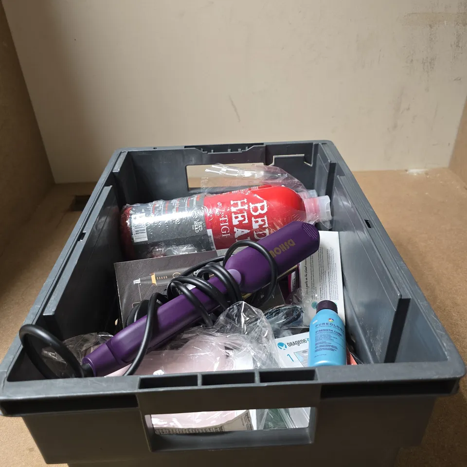 TOTE OF APPROXIMATELY 18 ASSORTED COSMETIC ITEMS TO INCLUDE BED HEAD, HAIR IRON, 2 IN 1 GROOMING KIT, PUREOLOGY STRENGTH CURE SHAMPOO, E.L.F ETC