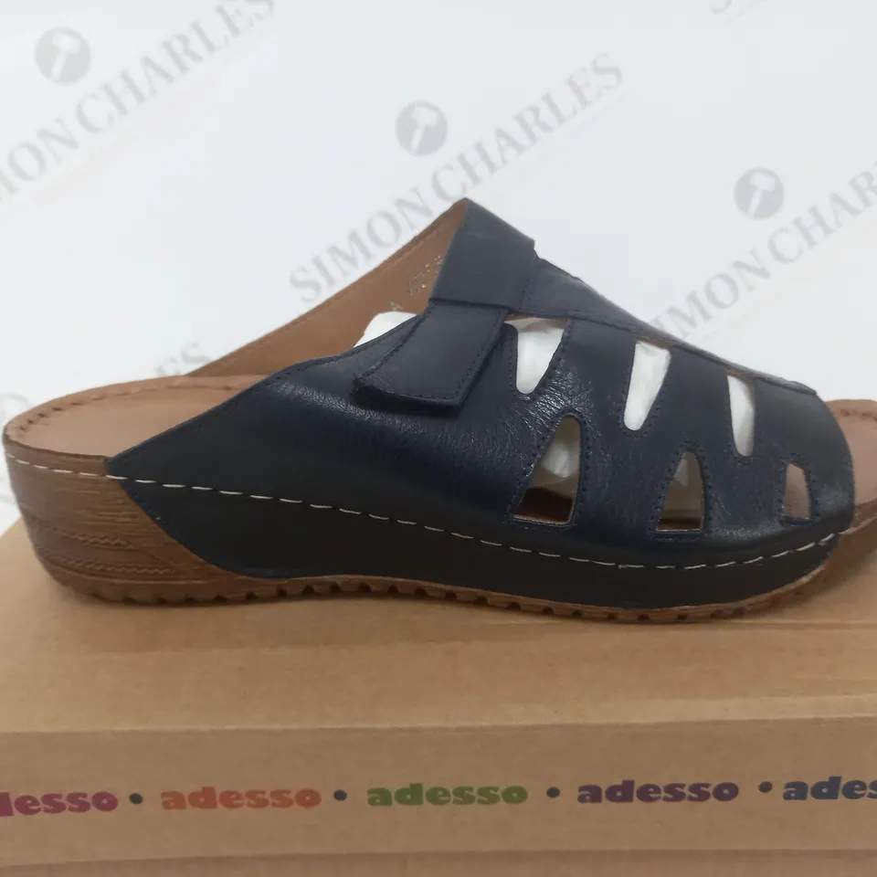 BOXED PAIR OF ADESSO FRANCES MULES IN NAVY UK SIZE 7