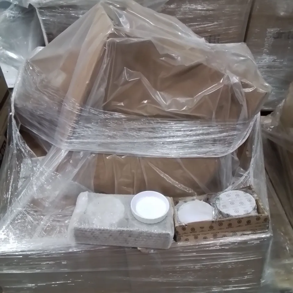 PALLET CONTAINING LARGE QUANTITY OF SHALLOW DISH WHITE RAMEKINS 