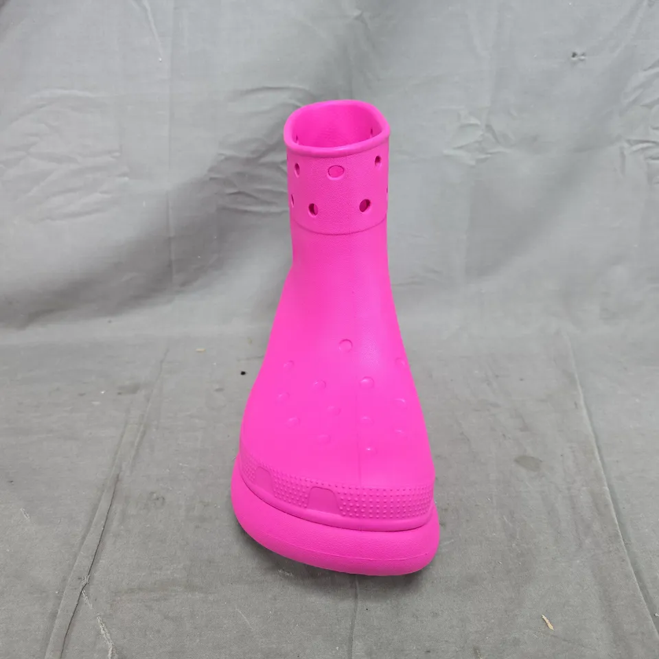 UNBOXED PAIR OF CROCS CLASSIC CRUSH BOOTS IN PINK SIZE UK M8/W9