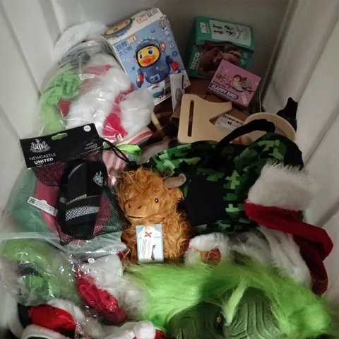 LOT OF ASSORTED TOYS, GAMES AND DRESS UP ITEMS