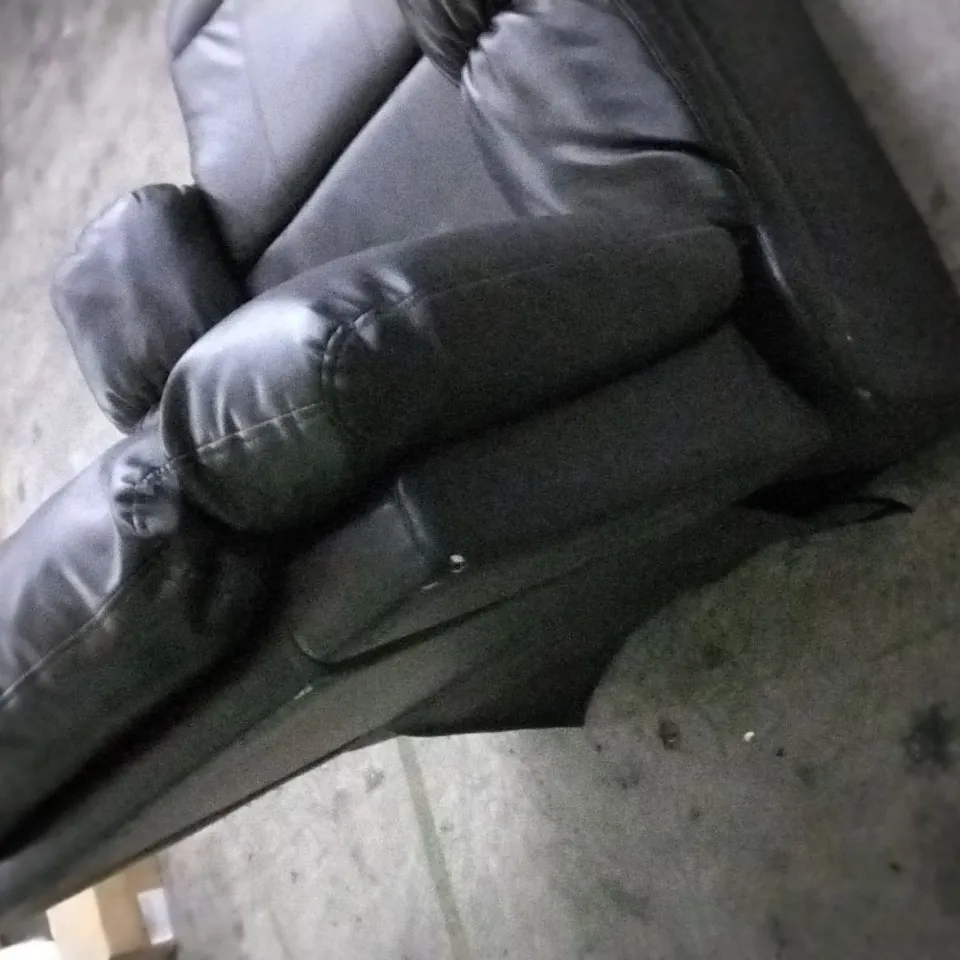 QUALITY DESIGNER DARK BROWN LEATHER MANUAL RECLINER ARMCHAIR (RECLINER ARMS BENT, SEE PICTURES)