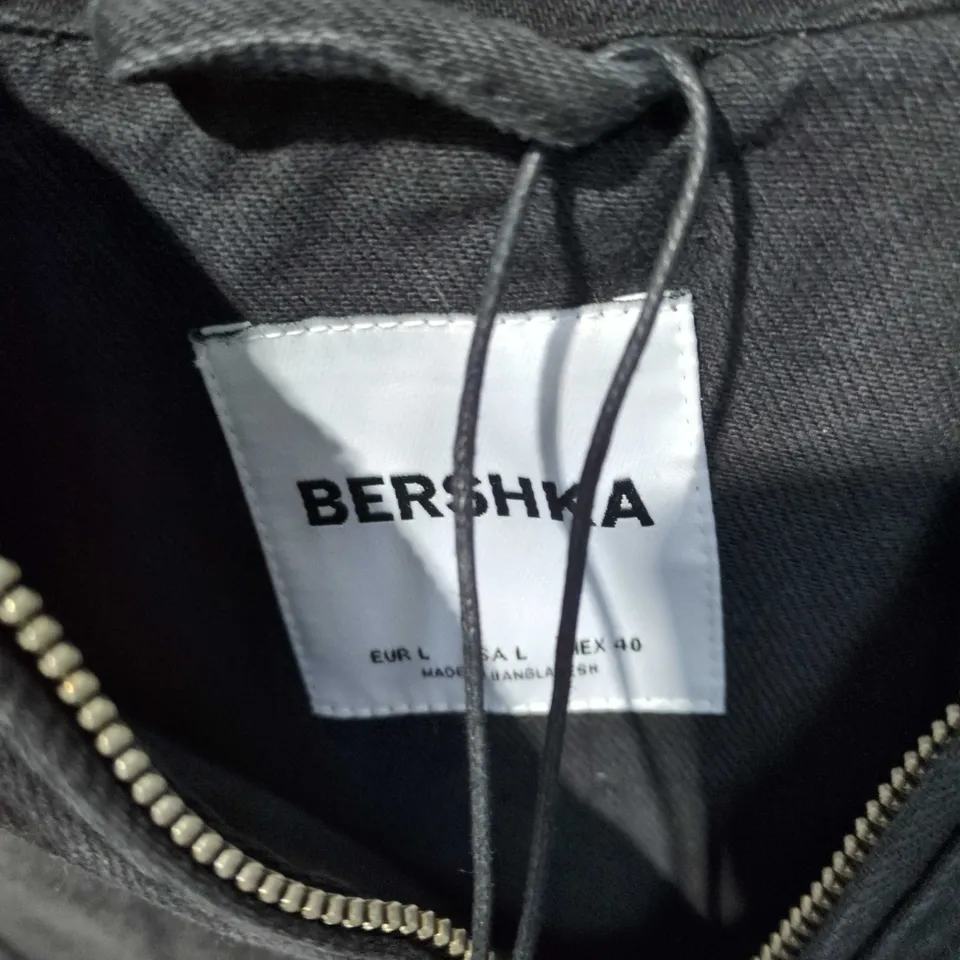 BERSHKA HOODED ZIP JACKET – BLACK – EU L