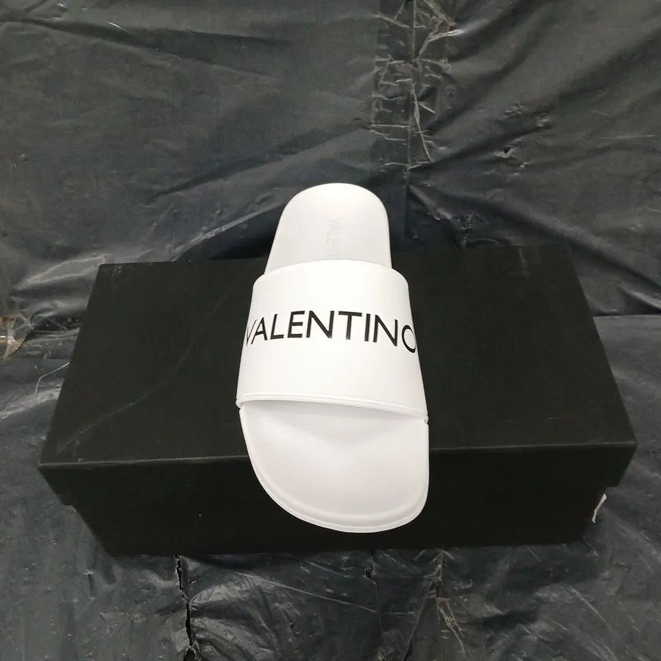 BOXED PAIR OF VALENTINO WHITE SPA SLIDES UK 6.5