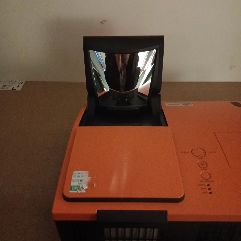 HITACHI LCD PROJECTOR ED-A111