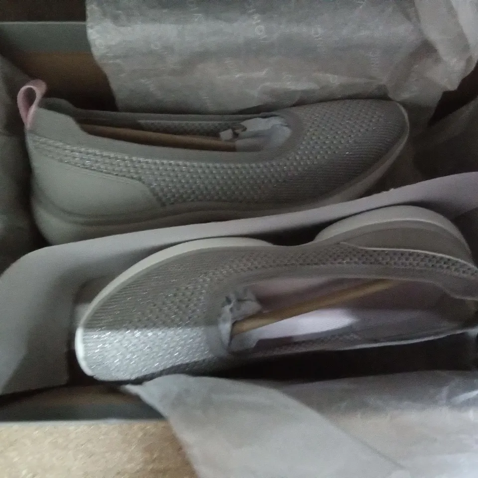 BOX CONTAINING 5 PAIRS OF VIONIC KALLIE BALRNA GREY SIZES 3 & 7.5, 1 PAIR OF VIONIC KALLIE BALRNA BLACK SIZE 6.5