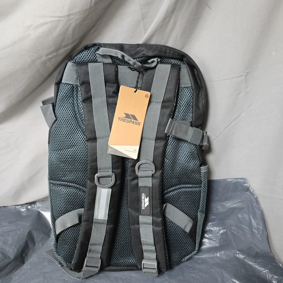 TRESPASS ALBUS 30L BACKPACK – BLACK