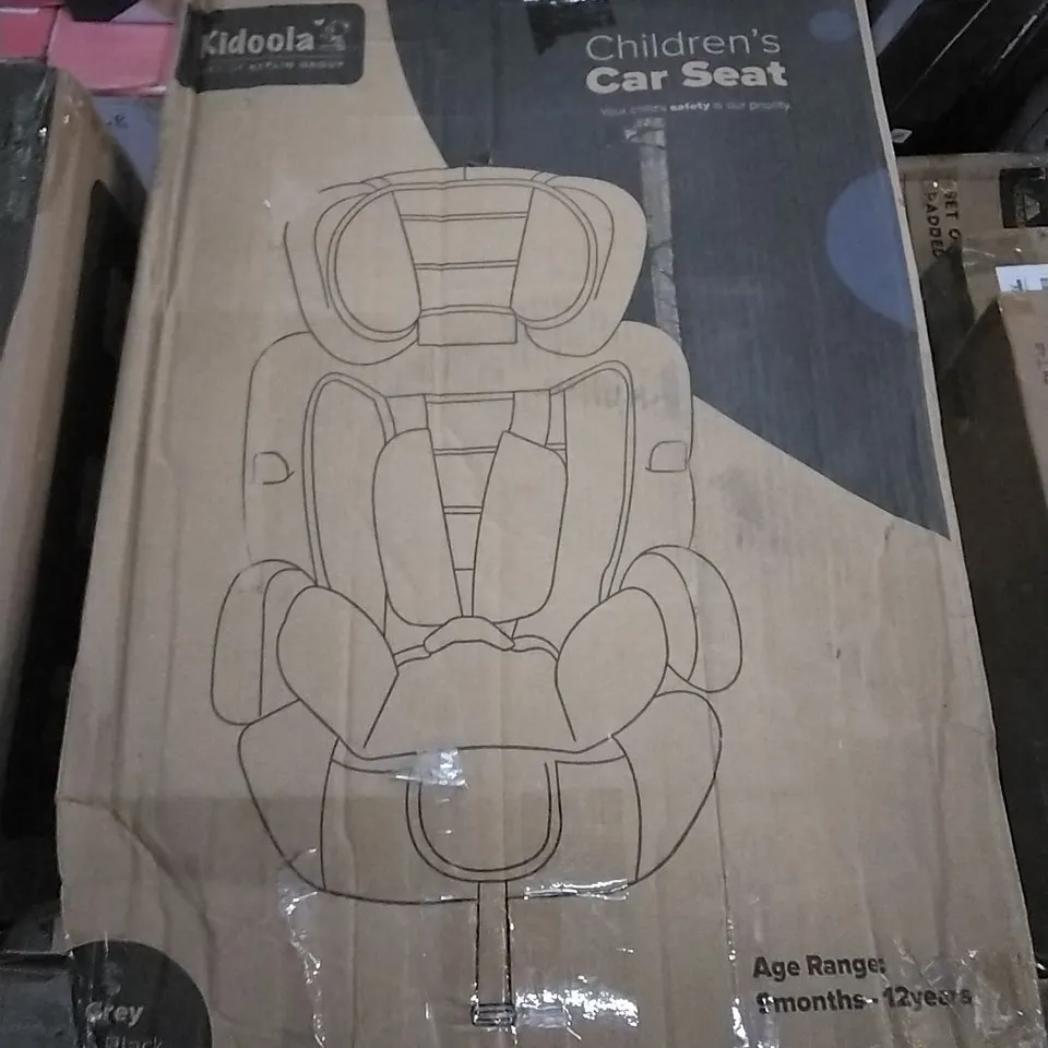 BOXED KIDOOPA CHILDREN'S CAR SEAT - GREY & BLACK 