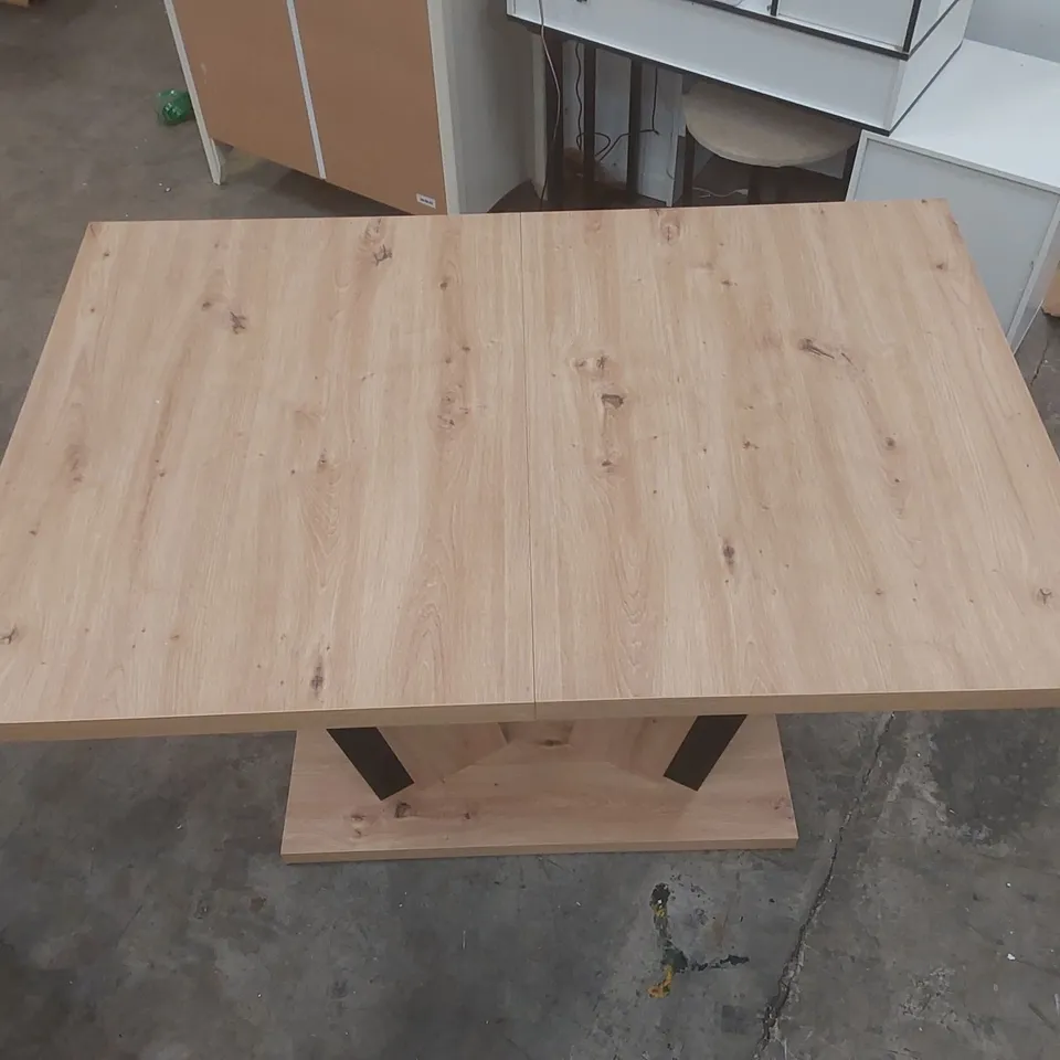 EXTENTABLE DINING TABLE DOHA