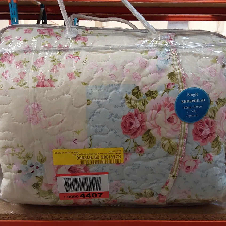 BAGGED MARON PINK/VIOLET/WHITE MICROFIBER LUXURIOUS BEDSPREAD SET // SIZE: SINGLE (1 ITEM)