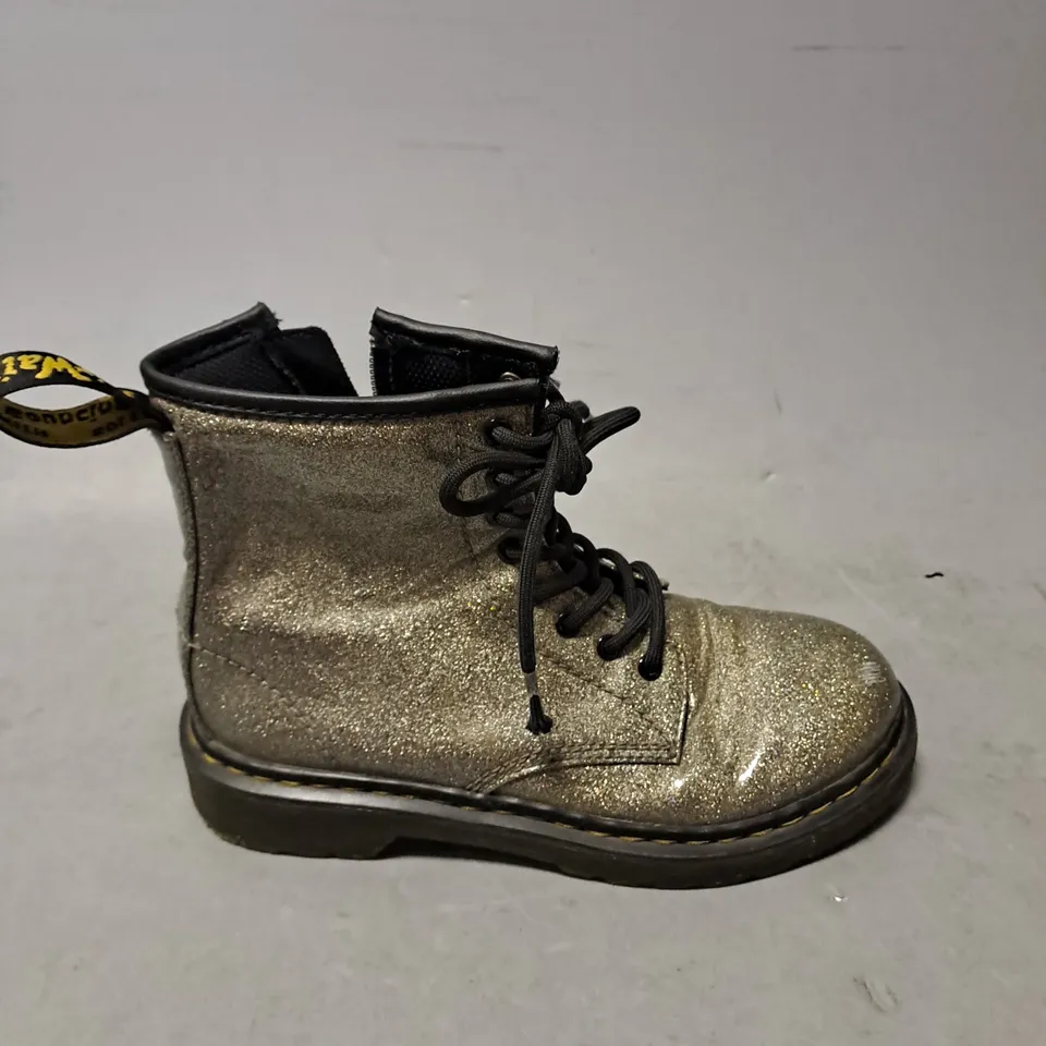 PAIR OF DR MARTENS LACE UP BOOTS IN GOLD GLITTER SIZE UK 1