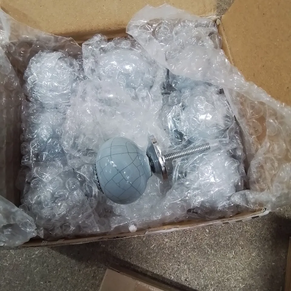 APPROXIMATELY 5 BRAND NEW BOXED ITEMS.