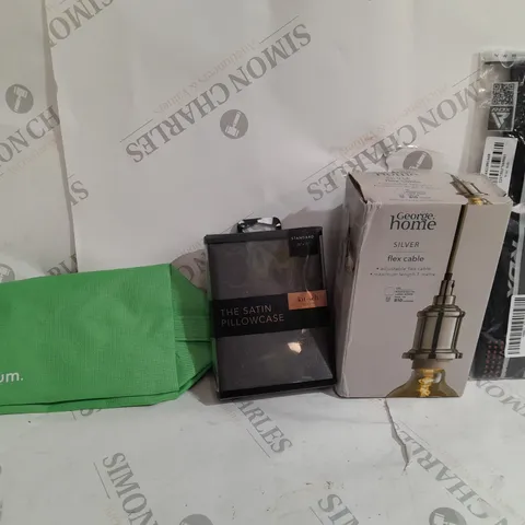 BOX OF APPROX 10 ASSORTED ITEMS TO INCLUDE - GRUUM LIME PENCIL CASE - THE SATIN PILLOWCASE - FLEX CABLE ECT