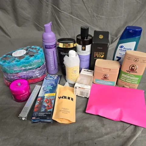 APPROXIMATELY 20 ASSORTED HEALTH & BEAUTY PRODUCTS TO INCLUDE - DR SQUATCH BODY WASH - CHAMPNEYS BODY CLEANSER - KERASTASE YOUTH REVITALISING SHAMPOO - ETC