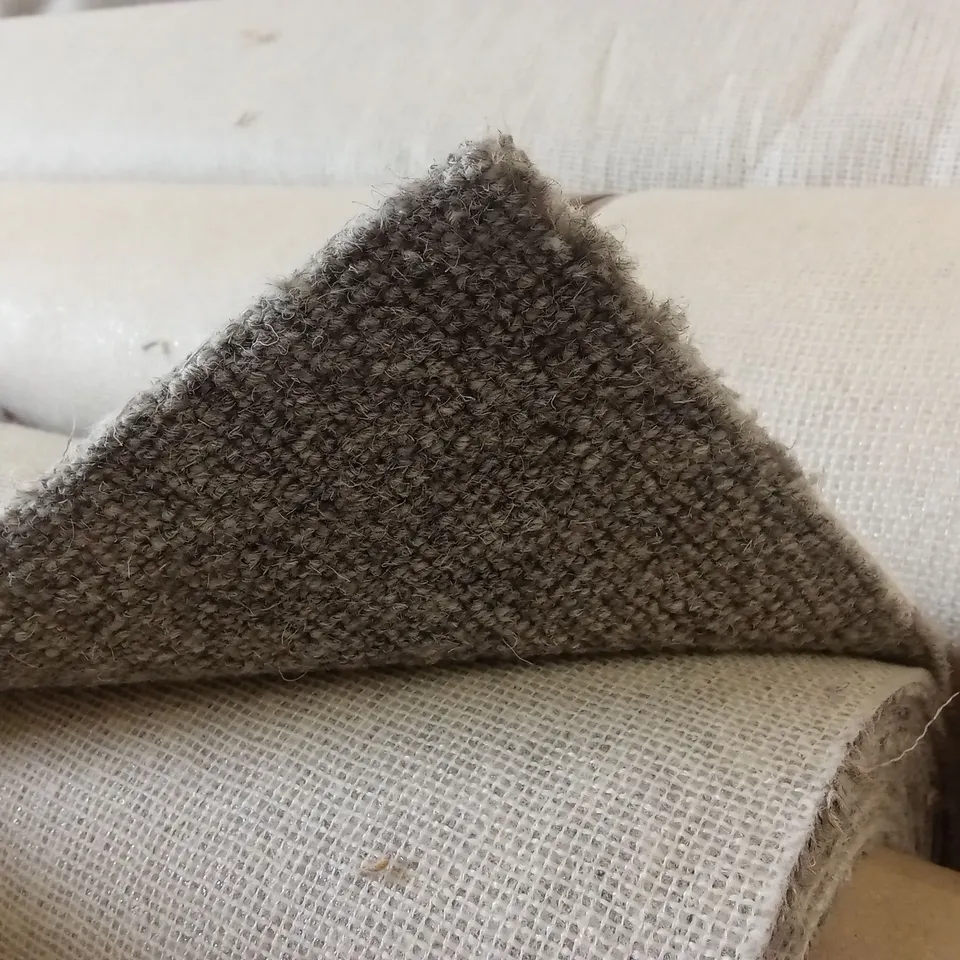 ROLL OF QUALITY HEATHCOTE GREY WILLOW CARPET // APPROX SIZE: 4.45 x 5m