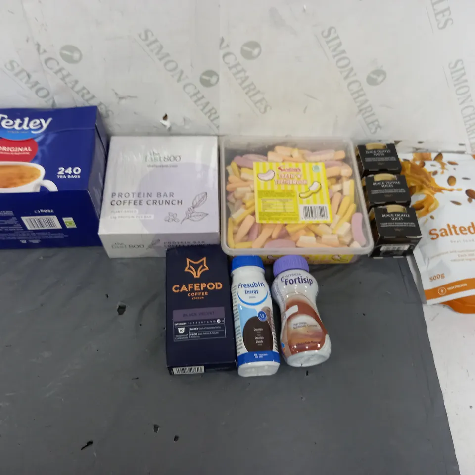 APPROXIMATELY 8 ASSORTED FOOD ITEMS TO INCLUDE - TETLEY 240 TEA BAGS, FAST800 TOFFEE CRUNCH, AND SWIZZELS TOOTHNTOOHBRUSH ETC. 