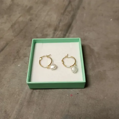 Christin Ranger Jewellery Gold Hoop Earrings with Pearl Drops