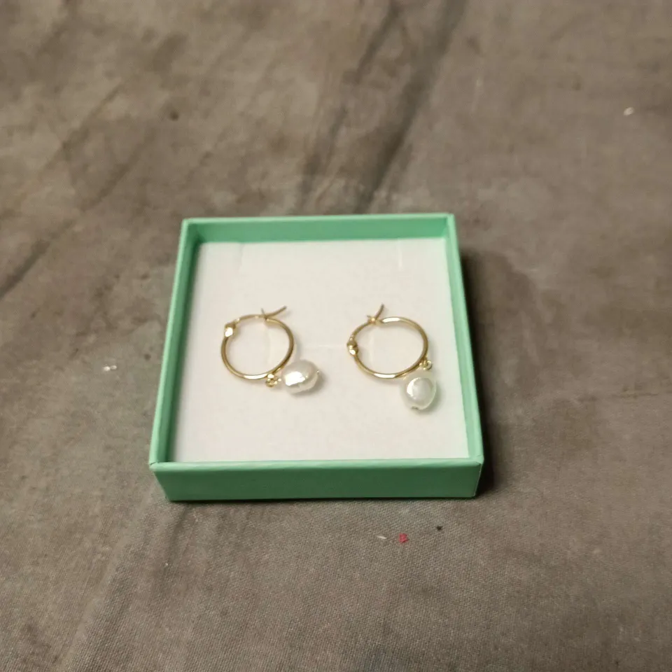 Christin Ranger Jewellery Gold Hoop Earrings with Pearl Drops