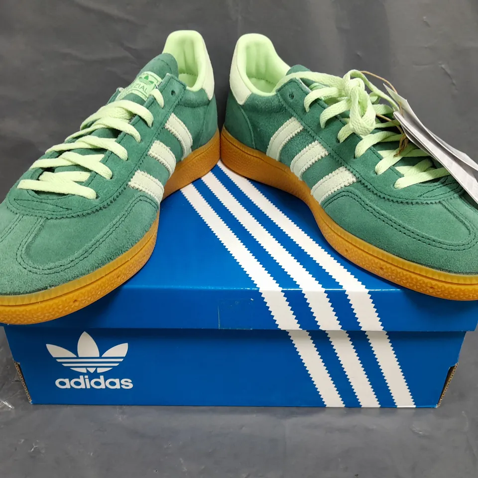 BOXED PAIR OF ADIDAS HANDBALL SPEZIAL WOMEN'S SHOES IN GREEN SIZE 5.5