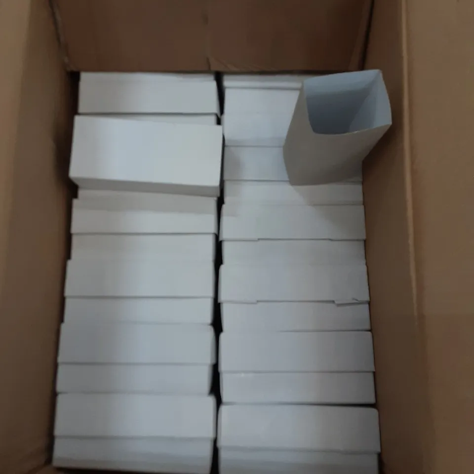 BOX CONTAINING POLICE SUNGLASSES CASE , GREY 