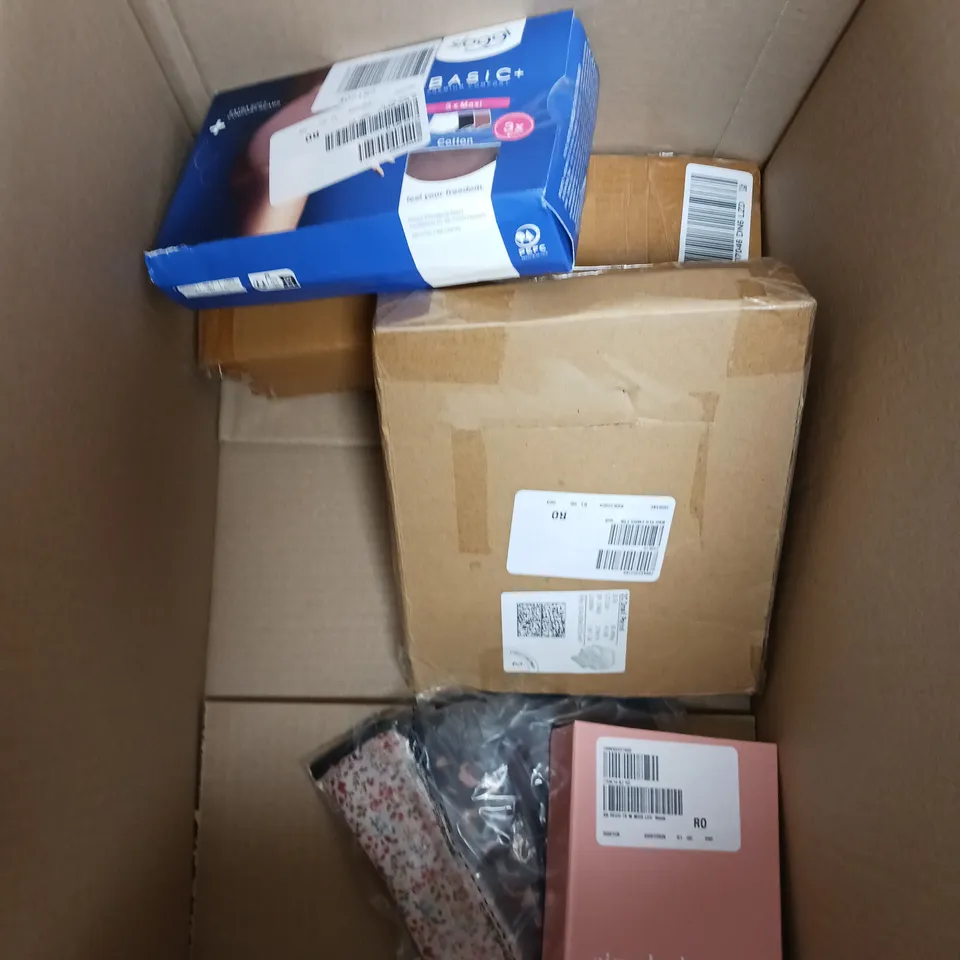 APPROXIMATELY 10 ASSORTED HOUSEHOLD PRODUCTS TO INCLUDE TILI TRIMMER SET, LED MIRROR, SLOGGI PANTS ETC